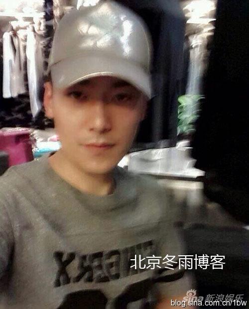 范明26岁帅气继子