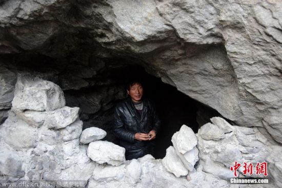 河北省邯郸市35岁男子石志勇，一个住山洞的人
