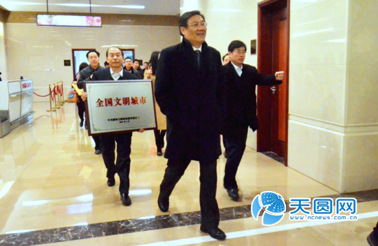 王文涛率团赴京领牌载誉归来