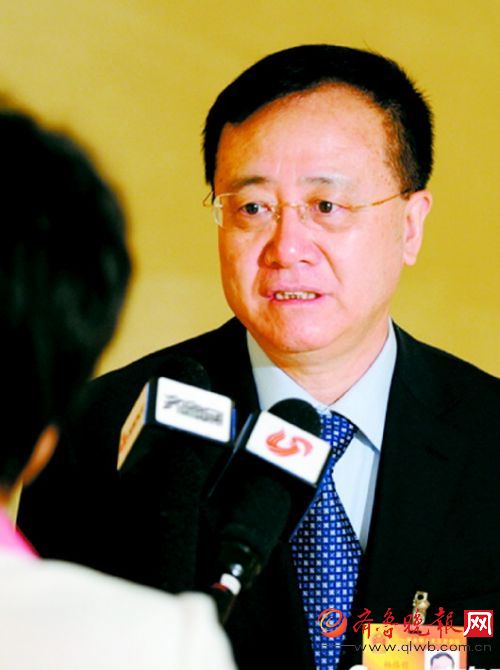 全国人大代表、山东琴岛律师事务所主任杨伟