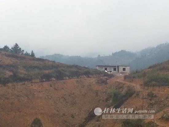 荔浦县与梧州蒙山县交界处深山里的制毒窝点。