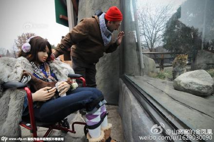 【NO.253每日新鲜事】男子和充气娃娃爱情甜