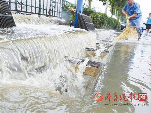 雨水的收集再利用,将在一定程度上缓解城市洪涝灾害。记者王媛摄(资料片)