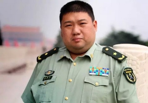 毛新宇被记者追问“是否减肥” - 手机新浪网