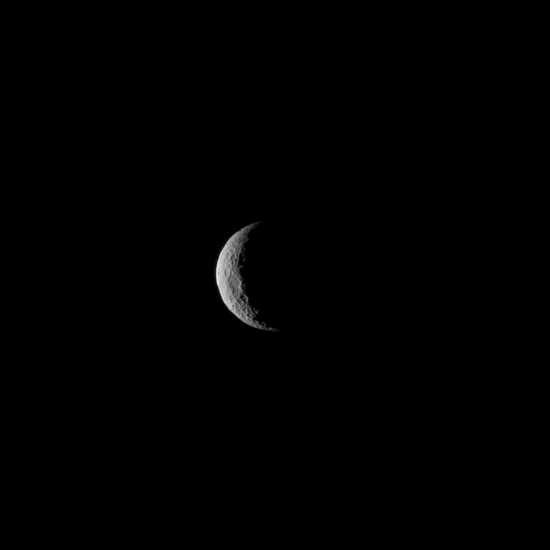 3月1日由黎明号拍摄的谷神星，此时距离飞船进入谷神星的轨道仅有不到一周的时间了。拍摄这张图像时飞船距离谷神星约4.8万公里