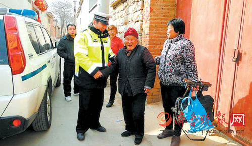 民警辗转帮老人找到阔别多年的亲人。