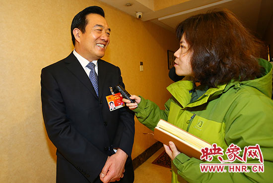 全国人大代表、省人大常委会委员、郑州市人大常委会主任、党组书记白红战