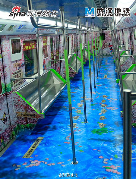 武汉首列樱花地铁正式上线