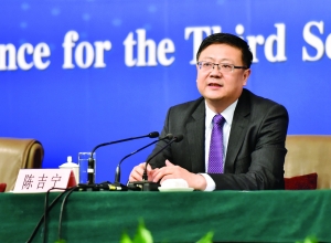 环保部长:新环保法不是纸老虎 绝不允许卡着环