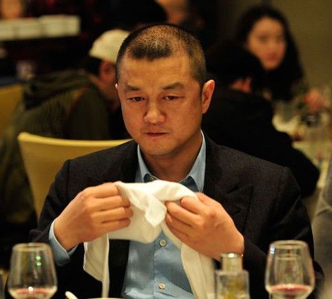 李亚鹏成都出席好友婚宴 <em>头顶</em>渐<em>秃</em>显沧桑(图)_