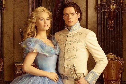 童话王子下体暴露被遮