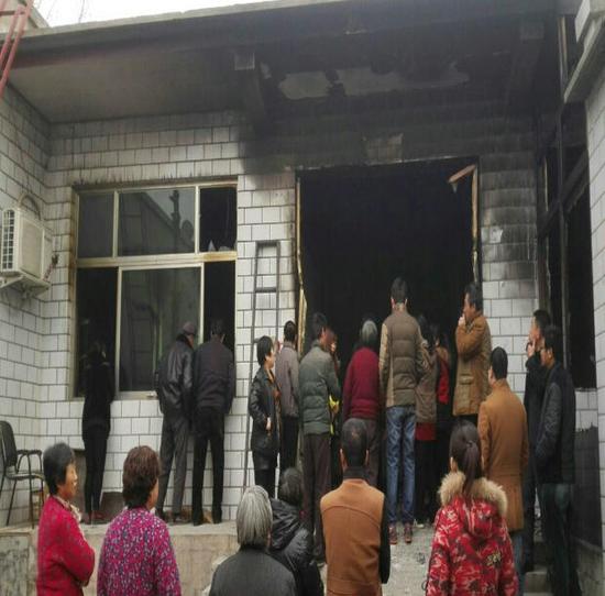 河北徐水熊孩子家中玩火 烧光10万家产(图)