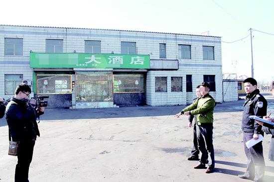 井陉一饭店突然闯入11个迷彩蒙面人 老板被砍