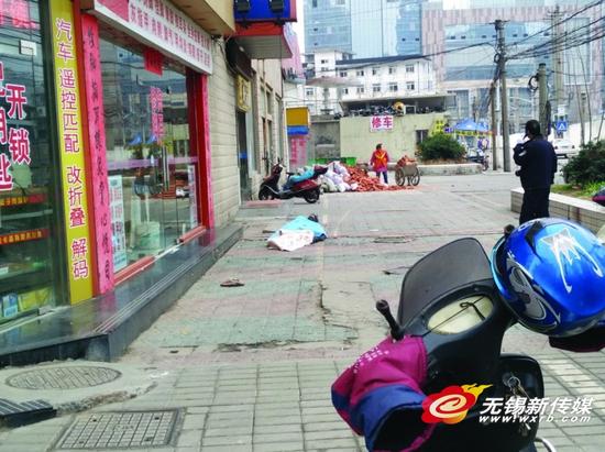 老汉沿街19楼坠亡 现场惨不忍睹路人受惊吓