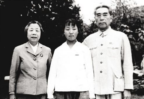 周家第三代自食其力 周秉建16岁前往内蒙古插