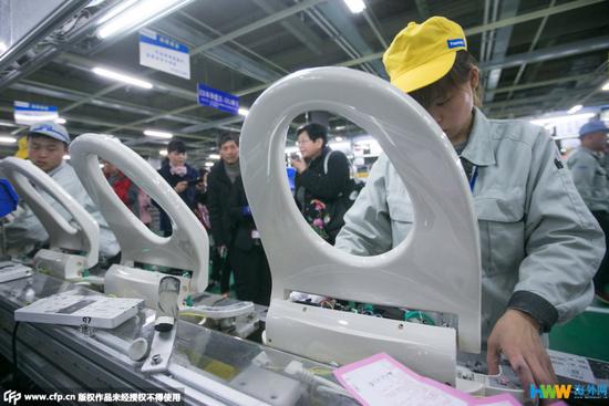 探访日本畅销中国造马桶盖生产线