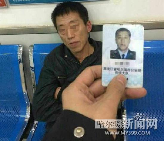 男子做假警官证违法拉货 露馅后逃跑又被抓