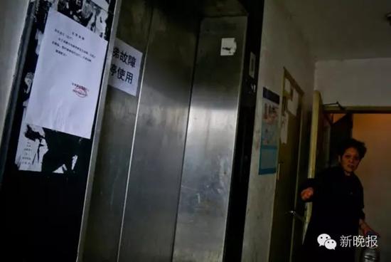 电梯失控大妈头被夹死亡 或因被困时强行开门