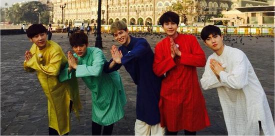 Super Junior成员圭贤等穿着印度服装卖萌