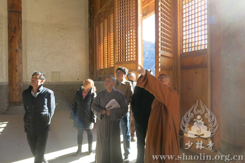 永信方丈对蓟县盘山北少林寺大雄宝殿的建设给予指导性意见