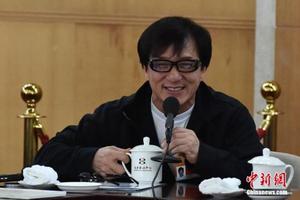 成龙称死后不用房祖名祭拜：现在对我好点|成龙|房祖名_新浪女性_新浪网