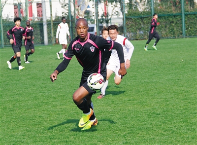 厉兵秣马待出征 呼和浩特中优足球队上海集训