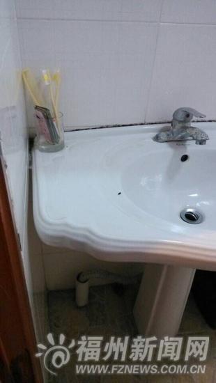 杨桥路开心宾馆内的洗漱用品过了保质期