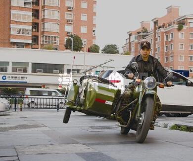 温州边三轮迎亲车队引热议 交警称上路就扣车