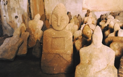 道县鬼崽岭遍布数百尊人形石俑 似南方兵马俑