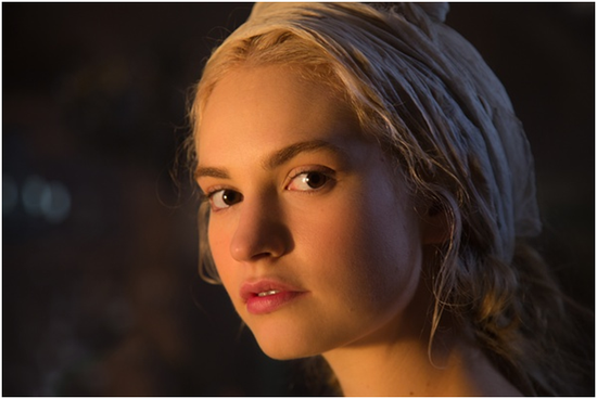 小姐的英国演员lily james在此真人奇幻电影中扮演女主角—辛德瑞拉