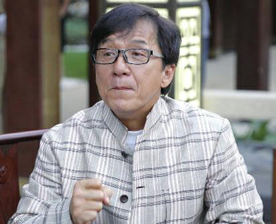 小龙女报警称被母虐 剖析成龙认女三因素