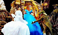 真人版的土豪金南瓜车