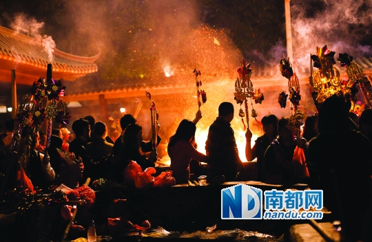 3月15日，容桂白莲公园，容桂一年一度的“观音开库”吸引周边地区市民以及港澳同胞专程赶来。