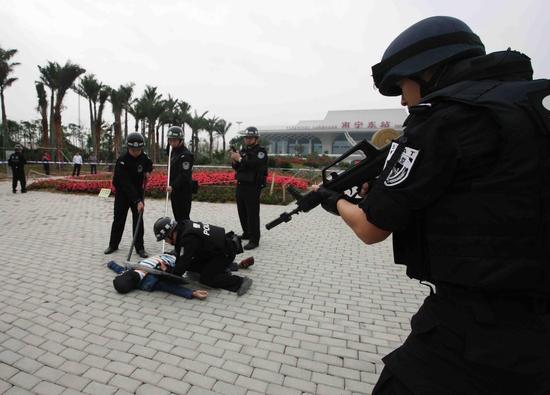 广西14市成功举行处置突发事件应急演练(组图