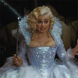 真人版神仙教母，有点神经质+脱线