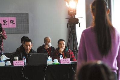 甄子丹、张丰毅等考官在考场。京华时报通讯员陈思汗摄