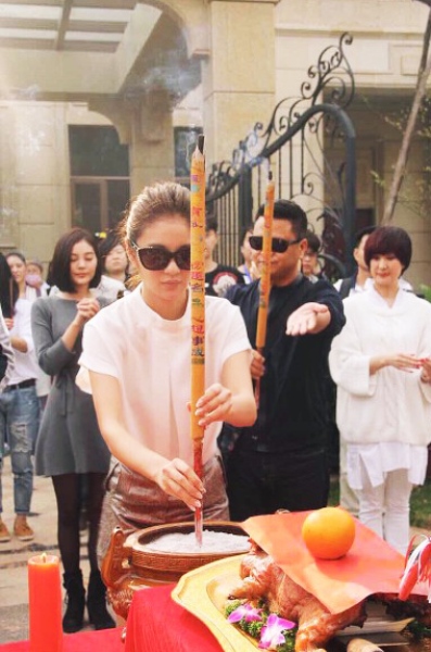 《御姐归来》开机 安以轩逃婚寻真爱|御姐归来