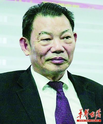 文德元：湖南性保健研究所所长，湖南性保健研究所附属医院院长，副主任医师，中国医师协会专家。中国性学会理事，湖南省中西医结合学会副主任委员，湖南省中医男科学会副主委。