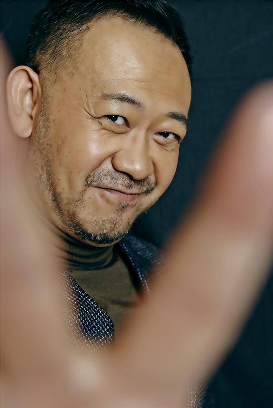 姜武逗趣写真:从心不惑的背后是童心不泯