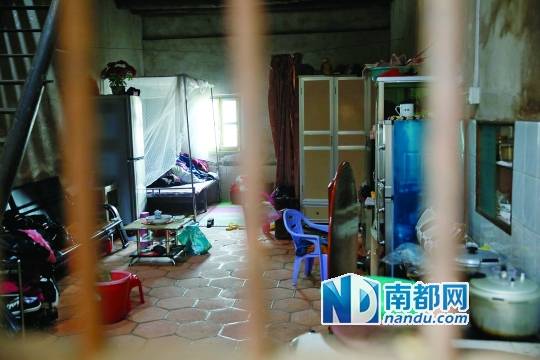 赖炳浩的母亲就是在这张床上遇害的。