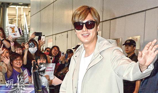 李敏镐<em>香港</em>吸金一晚1600万 <em>港妹</em>尖叫欢迎_新