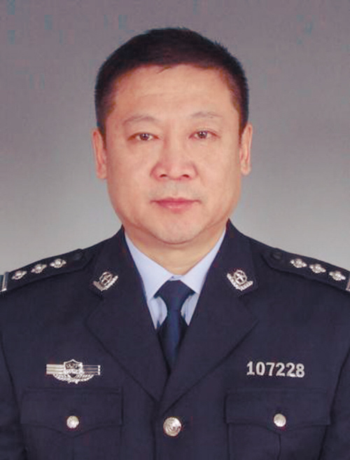 张堃