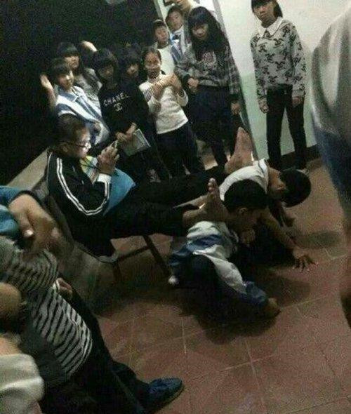 “生管”体罚学生,已被辞退(网络图片)