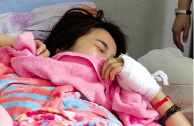 河南電視臺女主持人被撞成重傷