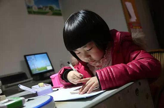 杭州6岁女孩能写800字作文 还能算六年级数学题