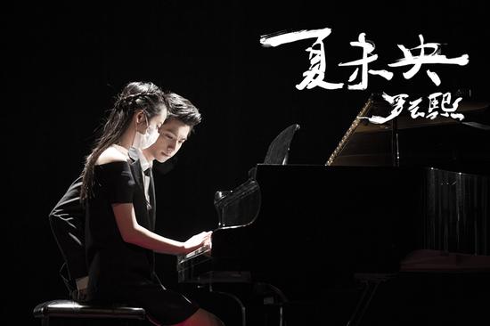 罗云熙MV剧照曝光 搭档陈永馨 - 手机新浪网