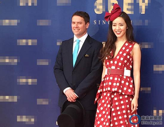 侯佩岑欧文同台