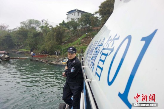 图为执法现场。黄威铭 摄