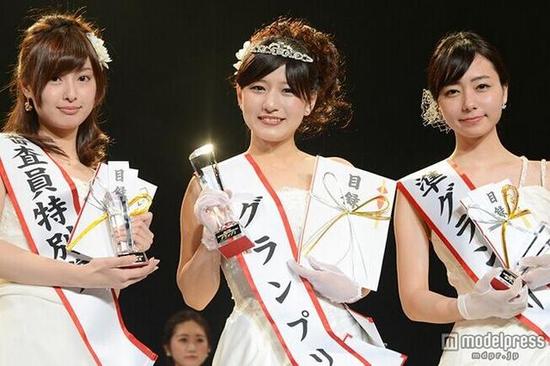 日本2015年度“最美校花”冠军山际友里奈。