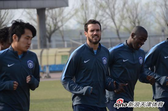 卢卡斯:训练课不断纠正防守缺点 默契会越来越深_新浪天津_新浪网